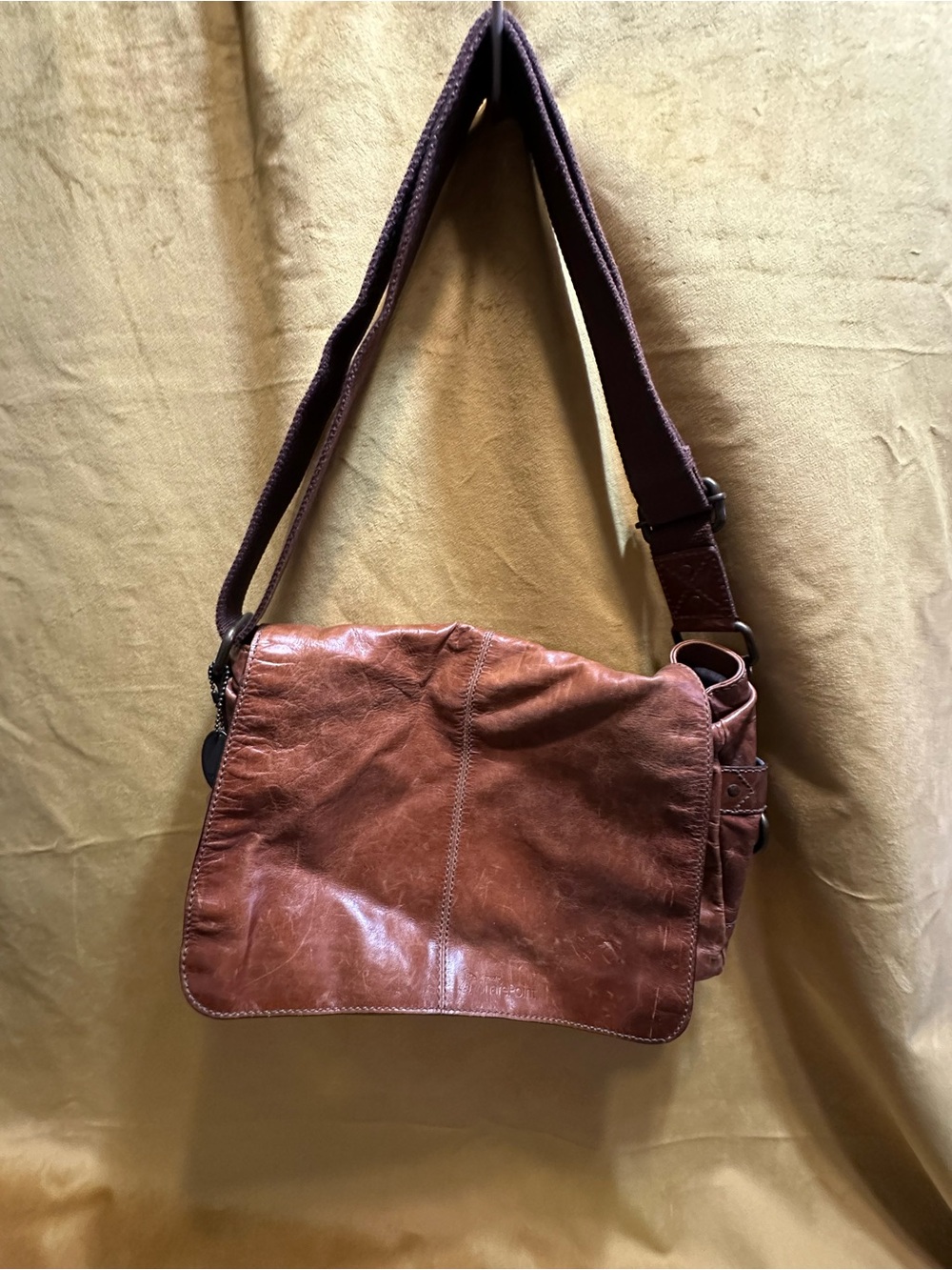 Fossil Chestnut Brown Leather Messenger Bag with Adjustable Strap